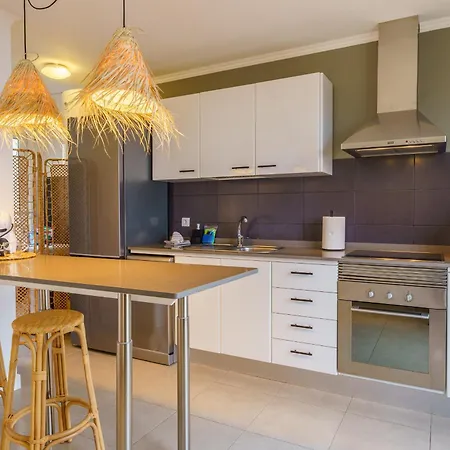 Victoria Dreamhouse - 2br Seaviews Terrace Apartamento